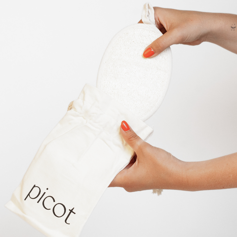 Person holding a white pillow with 'picot' branding on a light gray background